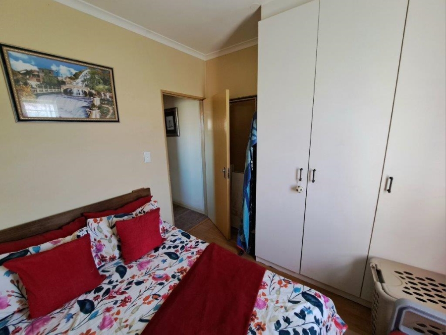 2 Bedroom Property for Sale in Gordons Bay Central Western Cape